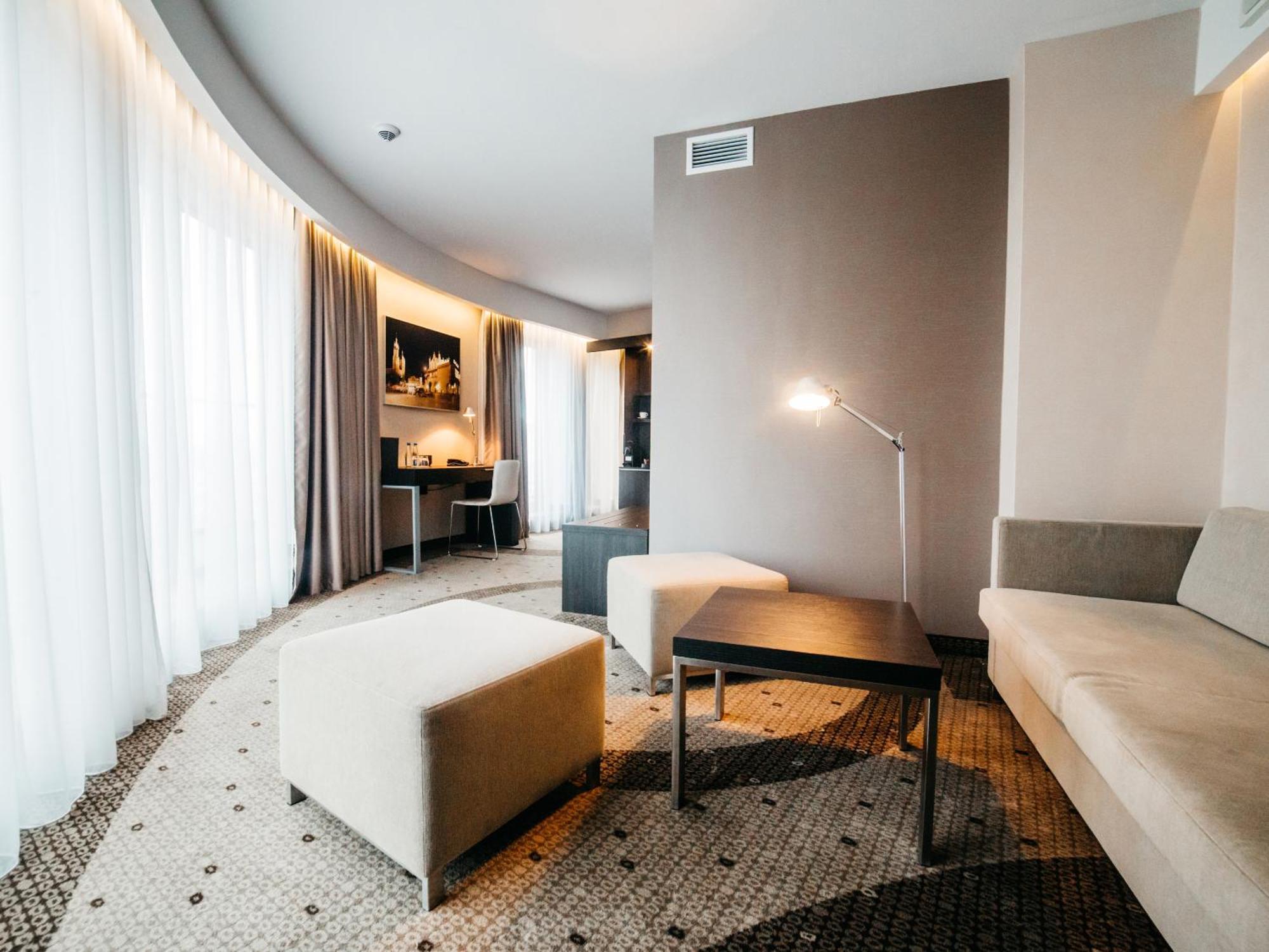 Q Hotel Plus Krakow Oda fotoğraf